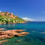 Appartement Port Frejus Avec Loggia Et Acces Plages A Pieds