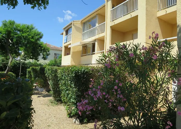 Appartement Port Frejus Avec Loggia Et Acces Plages A Pieds